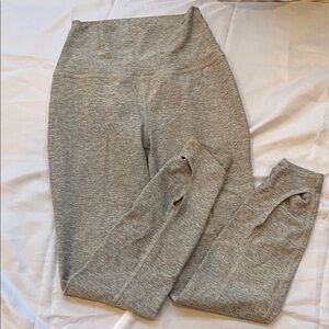 Beyond Yoga Heather Gray Leggings size S, leg detail